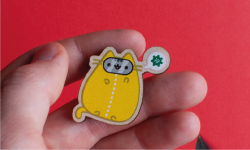 Значок ТК Котик в костюме